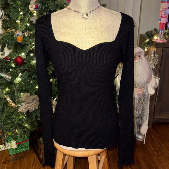 ☃️BOGO50%☃️ 🆕🖤EESOME: BLACK Long Sleeve Sweetheart Neckline Top LARGE - Picture 4 of 16